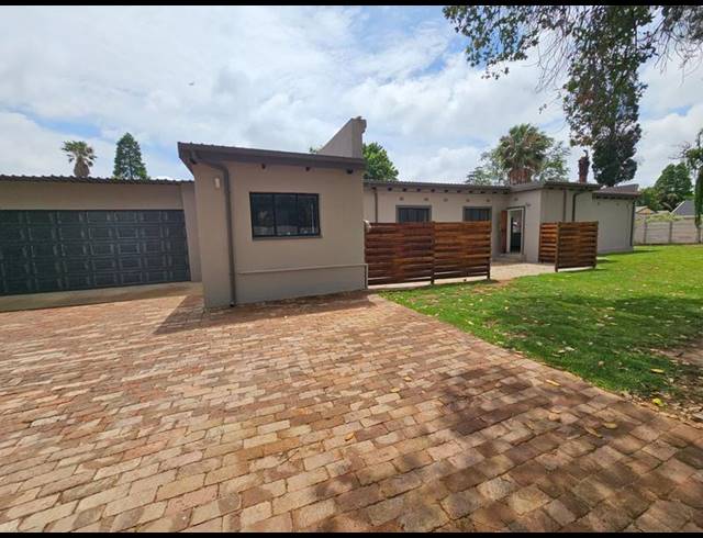 3 BEDROOM HOUSE FOR SALE IN ASTON MANOR